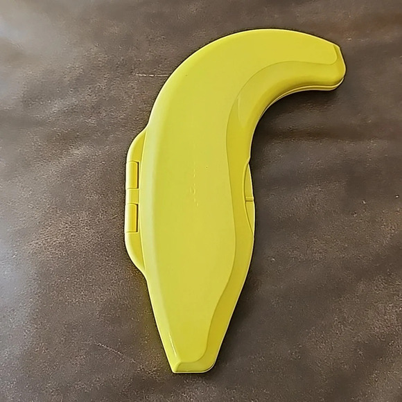 New Tupperware BANANA KEEPER - Picture 1 of 2